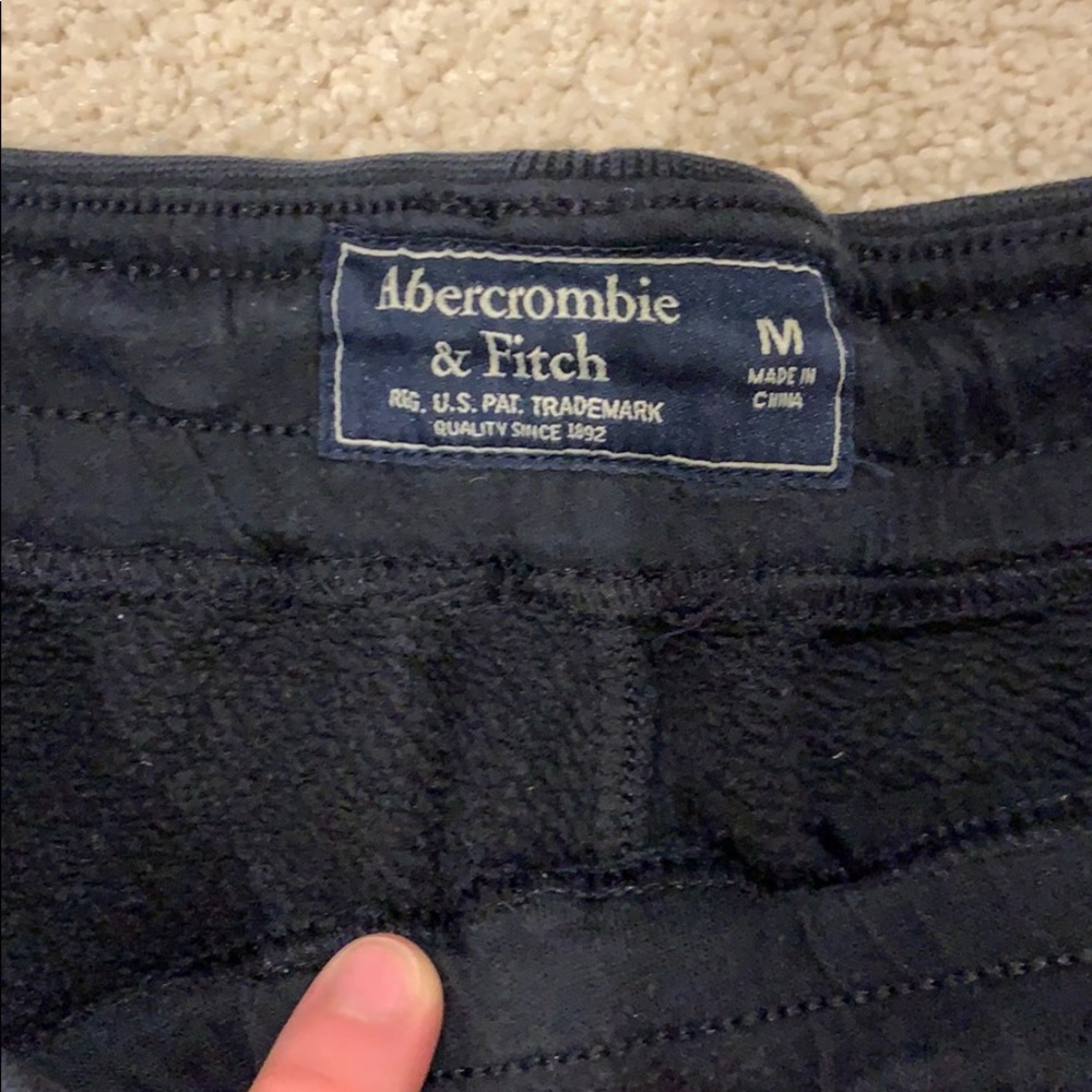 Black Abercrombie & Fitch shorts - Picture 5 of 6